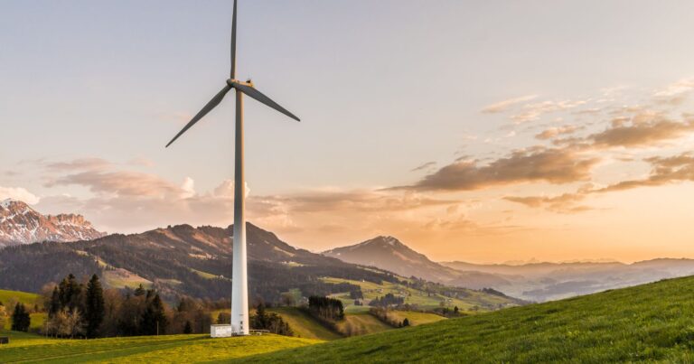 Solar Energy Career Guide: Training, Skills & Job Opportunities