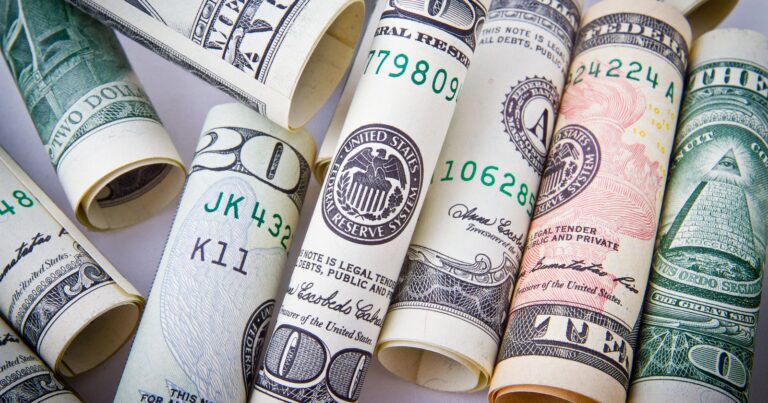 Financial Management Career Guide: Skills & Career Path